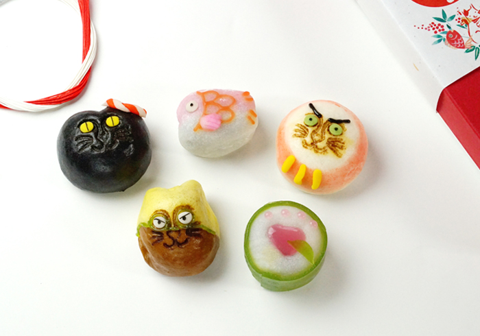 オンライン限定<br>新春<ruby>招福<rt>しょうふく</rt>猫子<rt>ねこ</rt></ruby><br>まんじゅう